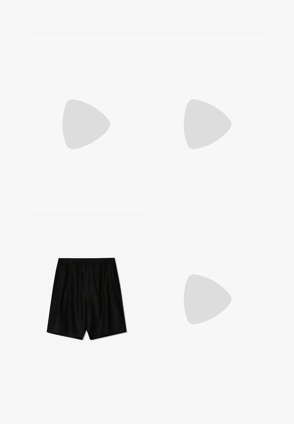 Blaues Baumwoll-T-Shirt mit glatter Textur, kurzen Ärmeln und einem rechteckigen Stoffetikett mit dem Text "DEF" in der Nähe des Saums.; Schwarze Shorts mit einem elastischen Bund, zwei seitlichen Taschen und einer lockeren Passform. Hergestellt aus einem weichen Stoff mit glatter Textur.; Braun und blaue Karohosen mit weitem Bein, kombiniert mit weißen Schuhen mit schwarzen Akzenten und strukturierten Sohlen, vor einem grünen Hintergrund.; Braune rechteckige Sonnenbrille mit getönten Gläsern, Kunststoffrahmen und Metallelementen an den Seiten. Bietet ein elegantes Design und eine glatte Textur.