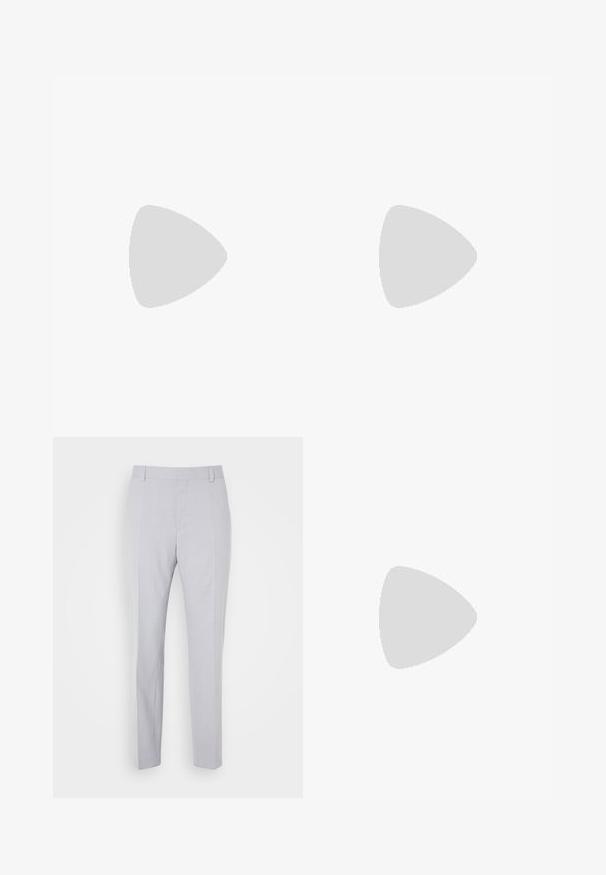 Must musta T-särk lühikeste varrukatega, millel on graafiline trükk valges ristkülikukujulises raamias. Punane logo aktsent paremas alanurgas.; Heledad hallhallid püksid sujuva tekstuuriga, lamedate eesmistelt ja sirgete jalgadega; sisaldavad pressitud voldikuid ja vöörihmasid.; Mustad Nike Air Force 1 tossud musta sileda nahast, perforatsioonidega varvas hingavuse tagamiseks, mustad paelad ja tekstureeritud kummitald.; Mustad mustan plastiku prillid roheliste läätsedega, ruudukujulised raamid, hõbedane aksent kulmude peal ja tekstuuriga tempelkäed. Brändi nimi on märgitud sisevarrele.