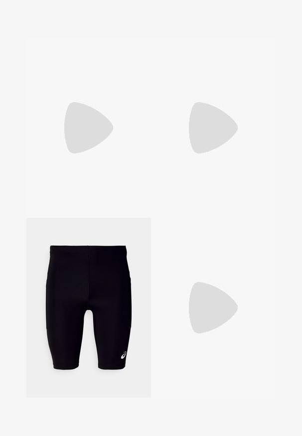 Svart långärmad skjorta i kombination med svarta shorts. Modellen bär vita och grå sportskor med detaljer, stående mot en enfärgad bakgrund.; Svarta sportshorts i stretchmaterial, som har en tajt passform, knälång design och en liten vit logotyp på den nedre sidan.; Vit atletisk sko med en texturerad ovandel, reflekterande detaljer och en grå sula. Har framträdande triangulära mönster och ett snabb-snörningssystem.; Svarta solglasögon med matt yta, rektangulära linser, lätt kurva vid skalmarna, diskret logotypdetalj och rökfärgade linser.