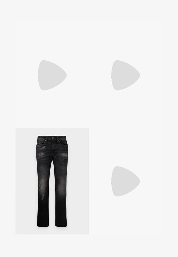 Camiseta de algodón negra de manga corta, con escote redondo y una pequeña impresión dorada que presenta "GUESS" y "DISEÑO CLÁSICO" en el frente.; Los jeans de mezclilla negra presentan un corte recto, una textura desgastada y un sutil desgarro. Incluyen bolsillos estándar y un cierre de botón.; Zapatillas Lacoste en gris oscuro con material de malla y sintético, que cuentan con una suela texturizada y detalles en marrón en el cuello y la marca.; Riñonera en estampado de tie-dye azul oscuro con cremallera en la parte superior, material texturizado y un detalle de logotipo prominente en la parte frontal.