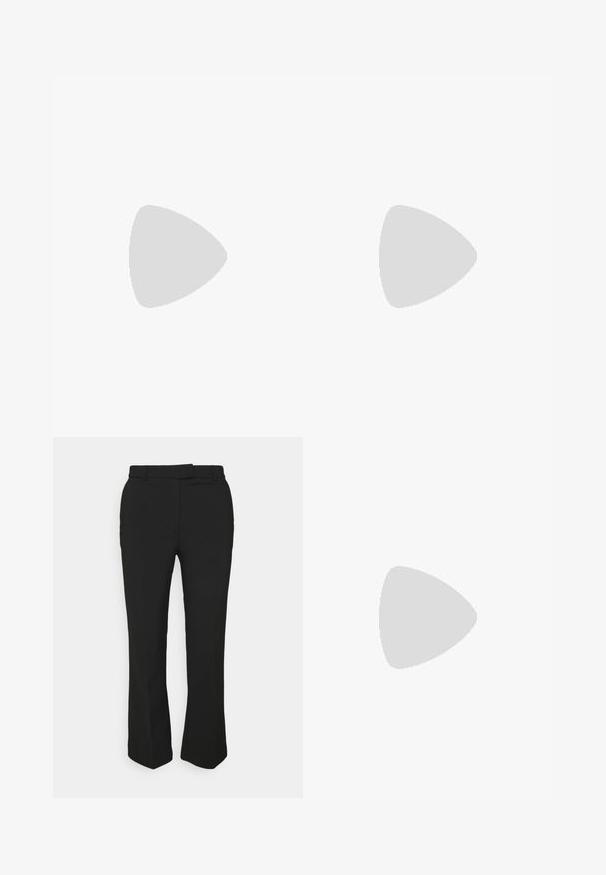 Lila kortärmad t-shirt i mjuk kvalitet, med rund hals och rak fåll, med en slät textur och inga synliga mönster.; Svarta skräddarsydda byxor med rak benform, med bälteshällor och sidofickor. Tillverkade av ett mjukt tyg med en ren finish.; Svart läderankelboot med spetsig tå och 4 cm blockklack. Snygg design med en sidodragkedja för enkelt påklädande. Slät textur.; Brun texturerad läder crossbody-väska med guldkedja och klaffstängning. Framsidan har logotypdetalj och en ficka under klaffen.