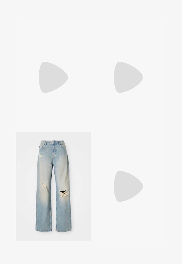 Camiseta a rayas en rosa claro y blanco, de manga corta, cuello redondo, hecha de algodón, con un sutil logo en el pecho.; Vaqueros rectos de color azul claro con cintura alta, presillas para cinturón y desgastes en el muslo izquierdo, la rodilla derecha y la parte inferior de la pierna izquierda.; Botín de cuero negro hasta el tobillo con puntera redonda, suela de plataforma gruesa y acentos de malla en los laterales. Cuenta con una lengüeta para facilitar el calzado.; Bolso de mano de cuero negro con forma curvada, cremallera plateada y un asa corta. Presenta un logotipo sutil en la parte frontal y una textura suave.