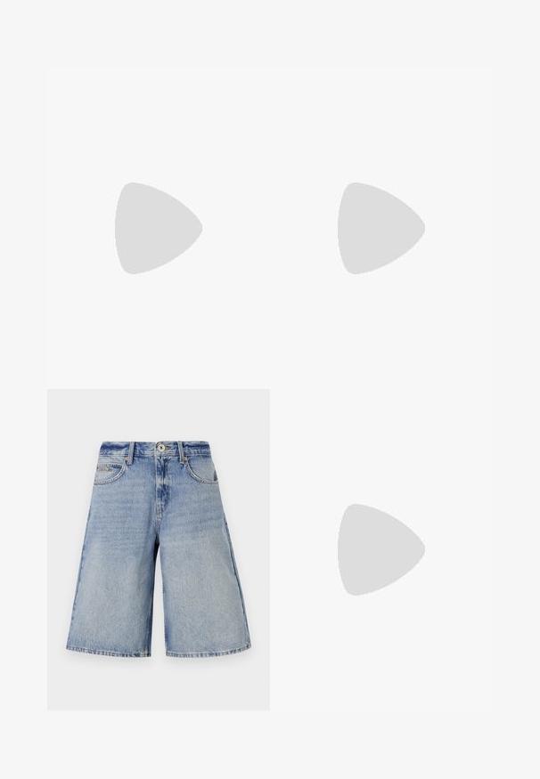 Schwarzes Baumwoll-T-Shirt mit kurzen Ärmeln und rundem Halsausschnitt. Mit dem „Carhartt“-Logo in Weiß, strukturiert und kettenartig, über der Brust.; Hellblaue Denim-Culottes mit einem verblassten Finish, hoher Taille, Fronttaschen und einem weiten, geraden Beinverlauf.; Graue Lederstiefel bis zur Wade mit einem lässigen Design, spitzer Zehenform und gestapelt Hohem Absatz. Auffällige Nähte im Bereich der Zehen.; Schlangenmuster-Tasche mit einem gebogenen Griff. Hergestellt aus strukturierten, beige- und braunfarbenen Materialien, die ein markantes Diamantmuster aufweisen.
