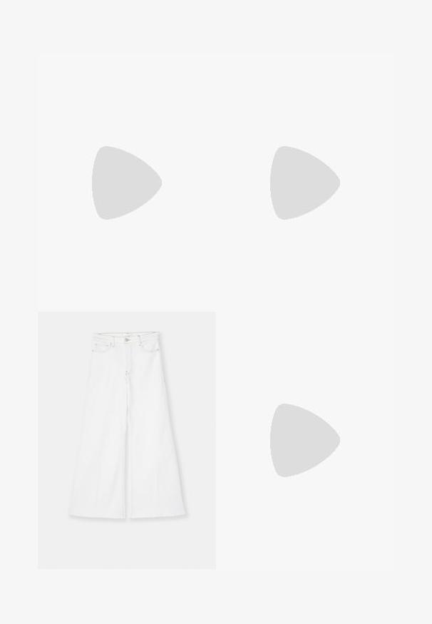 Valge puuvillane T-särk, millel on värvikas graafiline vapp kollaste aksentidega, sinine ring ja punased kolmnurgad. Üle vapi on musta värviga trükitud "Bally".; FRAME LE PALAZZO CROP RAW FRAY - Alt laienevad teksad - white; Must naar mustast valmistatud Mary Jane lamedad jalanõud, ümarate varvastega, hõbedaste ümmarguste nupukestega ja reguleeritava rihmaga, millel on klamber.; Mustast nahkrahakotist, millel on õhuke ristkülikuline kuju ja kuldne logo. Sisaldab eraldatavat rihma mugavaks kandmiseks.