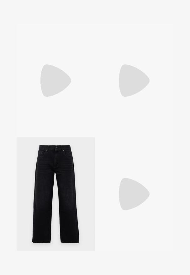 Långärmad grå ribbad stickad topp, rund halsringning, åtsittande silhuett, slät textur, utan synliga logotyper eller dekorationer.; Svarta raka jeans med framfickor, bältesöglor och knappstängning, visade mot en enfärgad ljusgrå bakgrund.; Svarta läderloafers med en kraftig sula, som har en guldtonad detalj på framsidan och en slät yta. Kraftig mönstring på sulan.; Svart läderaxelväska med två framfickor, guldspännen, dragkedjestängning och en smal rem. Texturerad yta och kompakt rektangulär form.