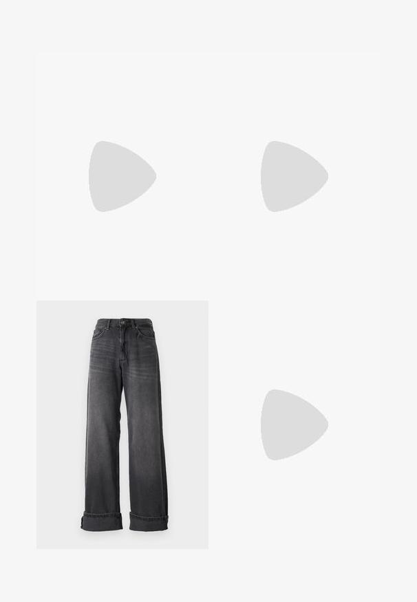 Hvid bomulds t-shirt med et grafisk design af en kvinde med solbriller og blå blomsterakcenter, med teksten "Fashion forward" nedenunder.; Bredde ben jeans i mørkegrå denim med høj talje, fem lommer og opsmøgede manchetter for ekstra detaljer. Glat tekstur med subtile falmninger.; Sort læder spidse pumps med ankelrem og en chunky hæl. Flad tekstur, slankt design og minimalistisk æstetik.; Sort læderhåndtaske med en buet form, aftagelig rem og guldfinish. Tasken har en klap med en spænde detalje.