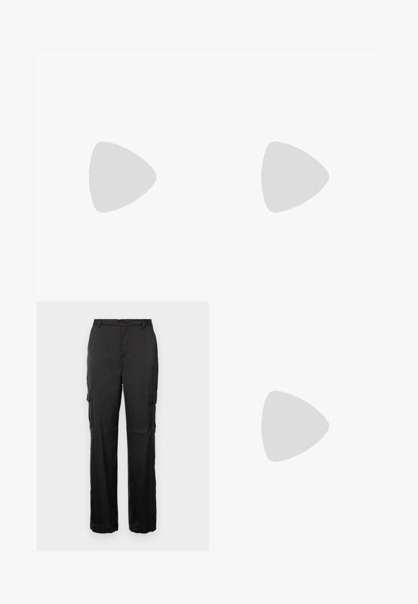Hnědý dlouhý rukáv bodysuit s kulatým výstřihem a nabíraným dekoltem. Vyroben z hladkého materiálu, má tanga a malou logo etiketu.; Černé cargo kalhoty s rovný střih, zapínání na knoflík a dvě postranní kapsy. Vyrobeny z hladké tkaniny bez viditelných vzorů nebo ozdob.; Černé lodičky na podpatku s lesklým lakovaným povrchem, detaily čtvercové přezky, otevřené špičky a středním blokovým podpatkem pro stabilitu.; Černá kožená kabelka přes rameno s jemnou texturou, trojúhelníkovým tvarem a nastavitelným popruhem, v kombinaci se světle modrou pruhovanou košilí a bílými kalhotami.