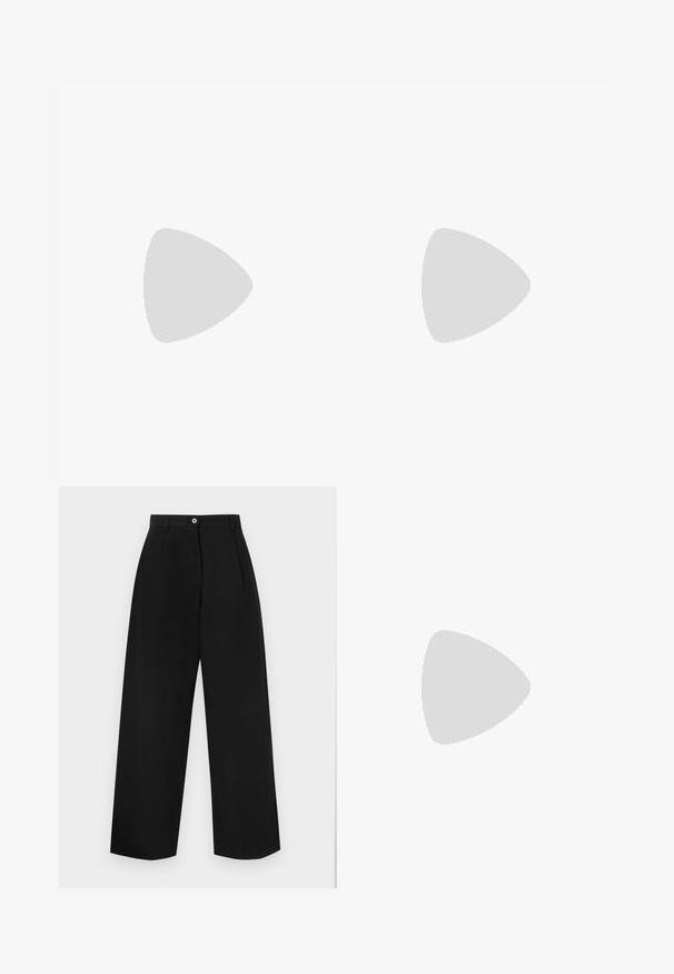 Tricou negru cu un model floral conturat în alb, cu mâneci scurte și un guler rotund. Material din bumbac cu o textură netedă.; Pantaloni negri evazați, cu un front plat, două pliuri, închidere cu un singur buton și o textură netedă. Fără buzunare vizibile.; Boot cu piele neagră, până la genunchi, cu vârf ascuțit și toc mic. Prezintă un design elegant cu un detaliu auriu. Textură netedă.; Geantă de mână din piele neagră, cu o formă curbată, textură matlasată și accesorii aurii. Dispune de o curea pentru umăr detașabilă și detalii cu logo.