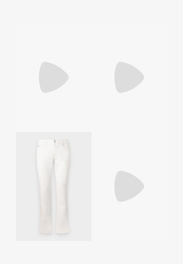 Πόλο μπλούζα κοντό μανίκι σε γκρι χρώμα με υφή πλέξης, αντίθετο ναυτικό κολάρο και μανίκια, και V-λαιμό.; Άσπρα τζιν με στενή γραμμή, κατασκευασμένα από βαμβακερό ύφασμα. Διαθέτουν πέντε τσέπες, κλείσιμο με μεταλλικό κουμπί και διακριτική ραφή.; �Μαύρο πλεκτό παπούτσι slip-on με λείο δερμάτινο στοιχείο στο άνω μέρος, στρογγυλή μύτη και χαμηλό καουτσούκ πάτο.; Μαύρη νάιλον τσάντα ώμου με αντίθετο λουρί, κομψό ορθογώνιο σχήμα, λεπτομέρεια λογοτύπου και τσέπη με φερμουάρ μπροστά.