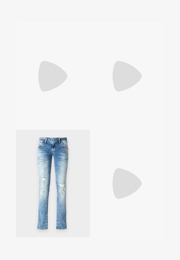 Šviesiai smėlio spalvos medvilninis marškinėliai su trumpomis rankovėmis ir apvaliu iškirpimu, su juodu ovaliu grafiniu elementu, kuriame užrašyta "ICE COFFEE MORNING."; Šviesiai mėlyni džinsai su laisvu kirpimu, su nusidėvėjimo detalėmis, mygtukų užtrauktuku su dviem mygtukais ir tiesiomis kojomis.; Baltos odinės kedų sportbačiai su perforuotu pirštu, tekstūruota pado dalimi ir baltais raišteliais, derinami su plačiomis raudonomis kelnėmis ir mėlynos bei geltonos spalvų fono kompozicija.; Aukso auskarai su lygiu, blizgiu paviršiumi. Apvalus dizainas su maža užrakto dalimi ir skaidria atrama saugiam nešiojimui.