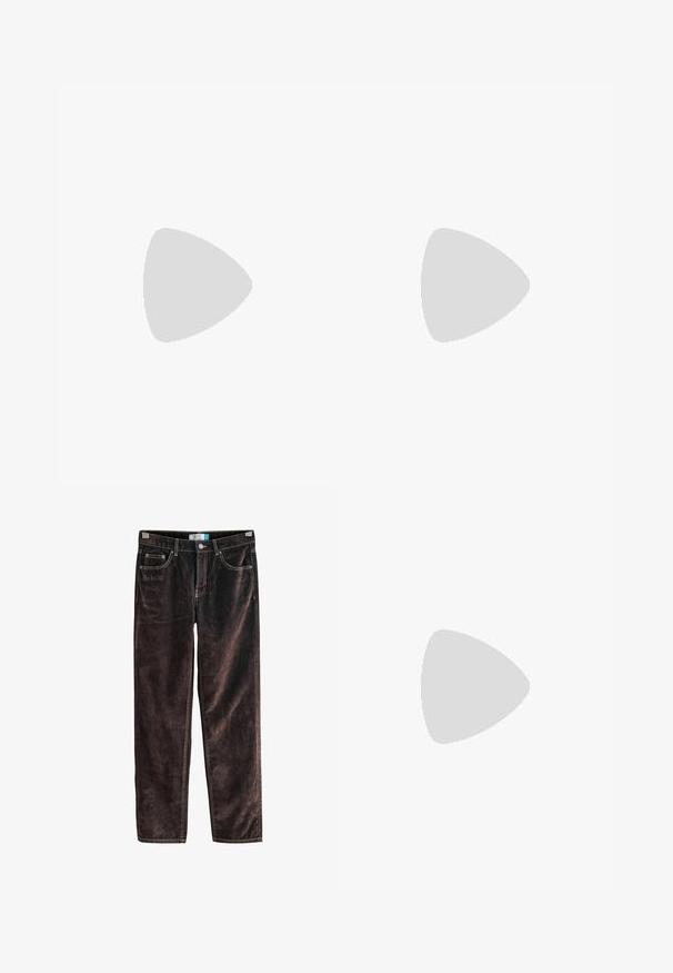BDG Urban Outfitters JE TAMIE CAMI  - Tops - black; Brūnie korduroja taisni bikses ar piecām kabatām, kontrastējošām šuvēm un pogu aizdari jostas vietā. Mīksta tekstūra ar rievojumu rakstu.; Melnas ādas slingback papēžu kurpes ar norādītām purngalām, kas aprīkotas ar platām priekšējām jostām un sudraba toņu detaļām. Strukturēta apdare, vidēja augstuma papēdis.; Melnas ādas crossbody soma ar strukturētu virsmu, regulējamu siksnu un sudraba furnitūru. Iespējo priekšējā vāka atvēršanu ar sprādzi.