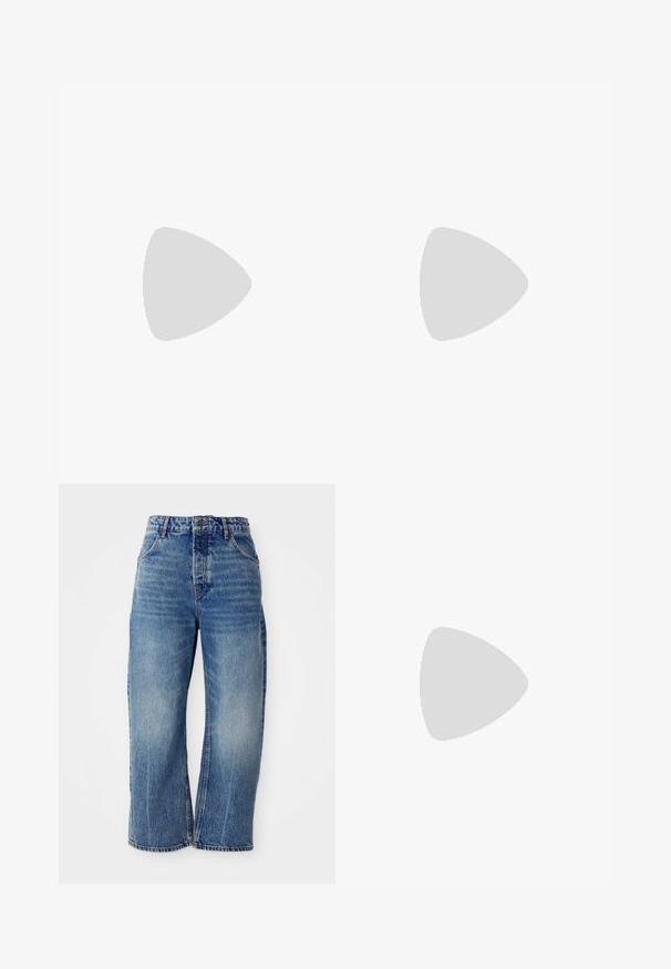 Bezrukávý bílý top s žebrovanou texturou, s kulatým výstřihem a otevřeným pletením. Jednoduchý a volný střih.; Free People DEEP TRANCE DROPPED - Džíny Relaxed Fit - blue denim; Hnědé kožené boty s designem do poloviny lýtek, se strapcem a přezkou, silnou černou podrážkou a žlutými švy.; Hnědá semišová kabelka přes rameno s měkkým, volným tvarem a jedním dlouhým popruhem, se subtílní, hladkou texturou a bez viditelného kovového kování.