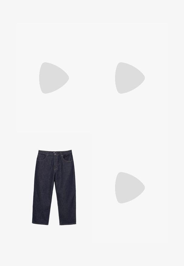 Schwarzes T-Shirt mit kurzen Ärmeln, das über eine subtile Streifenstruktur, einen lockeren Schnitt und einen Rundhalsausschnitt verfügt. Weiches Material ohne sichtbare Logos.; Dunkelblaue, gerade geschnittene Jeans aus Denim mit Knopf- und Reißverschluss vorne sowie fünf Taschen, vor einem weißen Hintergrund präsentiert.; Schwarze Sneaker mit einem Obermaterial aus Wildleder und Synthetik, ausgestattet mit drei weißen Streifen, einer strukturierten Gummi-Sohle und einem blauen Logo-Tag auf der Zunge.; Schwarze quadratische Sonnenbrillen mit dunklen Gläsern, mattem Finish und goldenen Metallakzenten an den Bügeln, die ein minimalistisches Design aufweisen.
