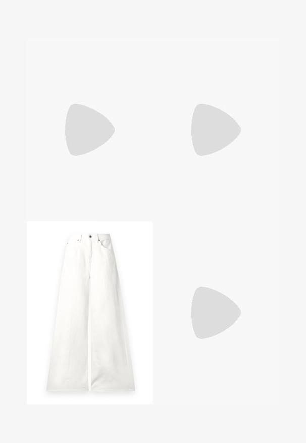 Polo triko s krátkým rukávem, béžové a hnědé pruhované, s límečkem na tři knoflíky a texturovaným pleteným vzorem.; Bílé široké džíny vyrobené z denimu, s vysokým pasem, předními kapsami a hladkou texturou s minimem švů.; Černé kožené mokasíny s lesklým povrchem, s prostorem na penny, prošitými detaily na svršku a nízkým obdélníkovým podpatkem.; Černé obdélníkové sluneční brýle se zelenými skly, s lesklým povrchem a tenkými stranicemi. Minimální značení na obrubě.