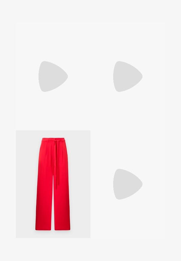 Hvit bomull t-skjorte med korte ermer. Den har en grønn logo på brystet som leser "THE MOON." Klassisk rund hals-design.; Røde vidde ben bukser med en teksturert overflate og et tettsittende midjebånd. Har et matchende belte knyttet foran for justerbar passform.; Røde patentleder slingback hæle med spids tå, to spænde stropper og en slank, mellemhøj stiletto hæl. Glat tekstur.; Bordeaux lærhåndveske med et mykt, samlet design og avrundet form. Håndtaket er festet, og viser en glatt tekstur.
