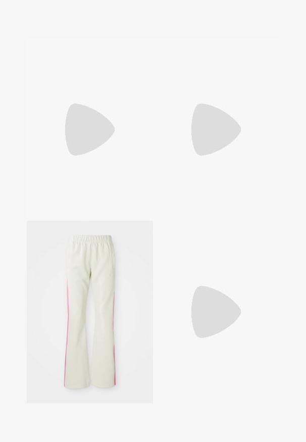 Camisola branca com nervuras, decote redondo e o logótipo verde da Lacoste no peito, combinada com calças brancas a condizer.; Calças bege claras com uma cintura elástica, apresentando painéis laterais cor-de-rosa e bolsos laterais. Textura suave com um design de perna reta.; Sapatos de desporto azul claro com acabamento branco, painéis texturizados e fecho de zíper. Apresentam uma sola com amortecimento visível e sola em borracha.; Mala de denim azul escuro com uma forma suave e descontraída, apresentando uma alça estilo hobo e uma superfície texturizada. Sem detalhes em metal visíveis.