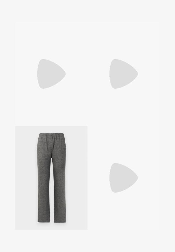 Bodysuit noir à manches longues avec un col rond, design ajusté et fond style thong. Fabriqué en tissu doux et élastique pour plus de confort.; Pantalons gris texturés avec une taille élastique et une coupe droite. Présente un motif subtil pour un intérêt visuel supplémentaire.; Escarpin noir à bout pointu avec texture en cuir de crocodile, présentant un design élégant, un haut talon aiguille et un intérieur noir lisse.; Sac à main en cuir noir à motif crocodile avec des finitions en métal argenté, posé sur un fond texturé gris. Présente une surface brillante.