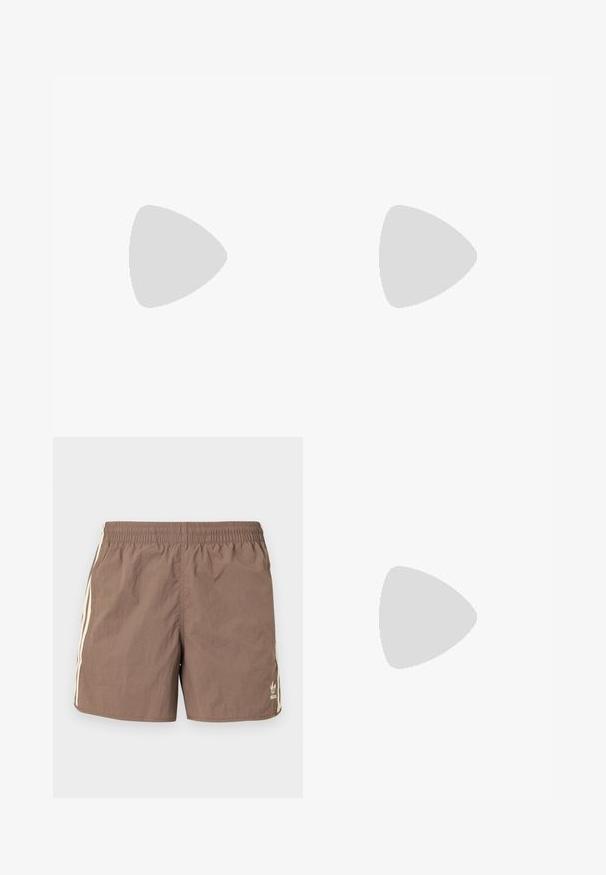 Polo bianca realizzata in cotone, con colletto classico, maniche corte e patta con tre bottoni, con sottili accenti blu navy all'interno.; Pantaloni da bagno in nylon marrone con elastico in vita, con righe laterali crema e un piccolo logo in basso a sinistra.; Sneaker in pelle marrone con tre strisce chiare, suola in gomma, punta arrotondata e dettagli in suede texture sul tallone e sulla punta.; Orologio con cinturino in pelle nera e cassa in acciaio inossidabile argento. Il quadrante nero presenta indicatori delle ore bianchi, lancette argentate e tre sotto-quadranti.
