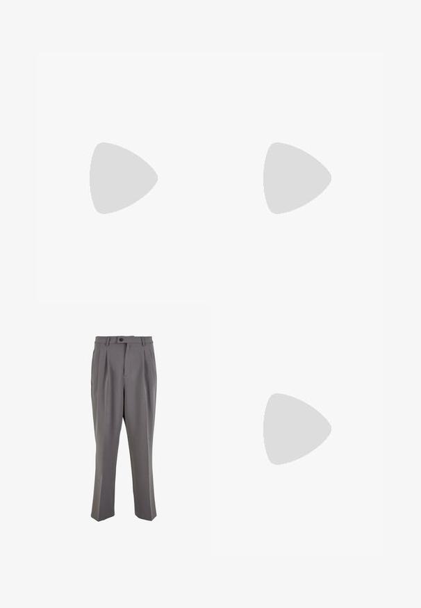 Weißes Baumwoll-T-Shirt mit kurzen Ärmeln, Rundhalsausschnitt, lockerer Passform und glatter Textur. Keine sichtbaren Muster oder Verzierungen.; Graue, plissierte Hose aus glattem Stoff, mit geradem Schnitt, einem Knopfverschluss und Gürtelschlaufen. Minimalistisches Design.; Bordeauxfarbene Lederschuhe mit braunen Gummisohlen, runder Zehenform, weißen Nähten und goldenen Ösen. Das Innenfutter weist eine gelbe Beschichtung auf.; Metallquarzarmbanduhr mit schwarzem Zifferblatt, weißen Ziffern und Datumsanzeige. Verfügt über ein Edelstahlarmband und eine Wasserdichtigkeit von 100m.