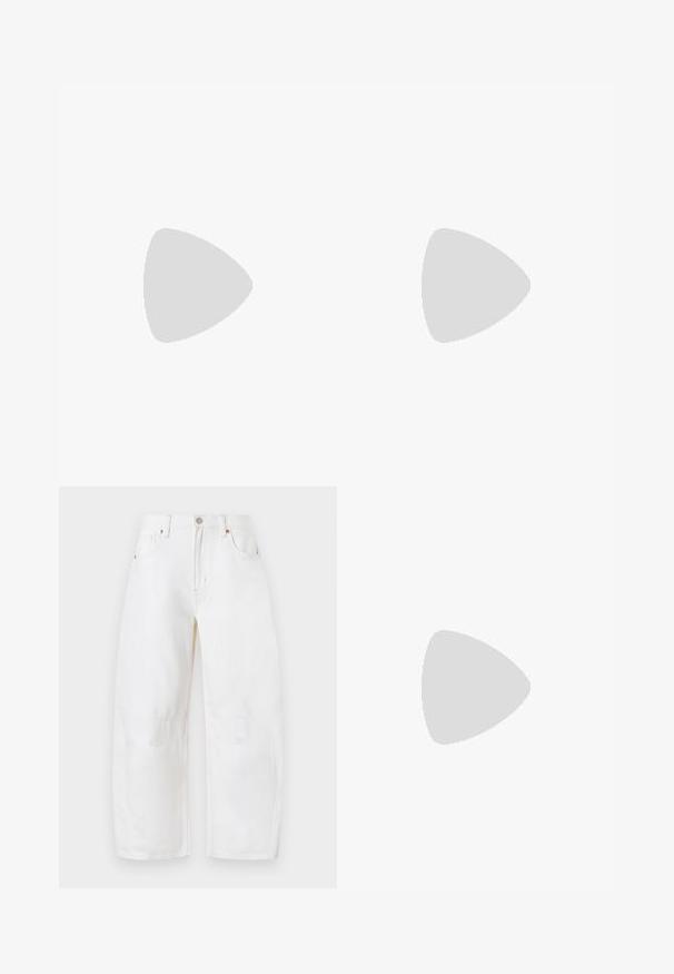 Biela bavlnená tričko s krátkym rukávom, okrúhlym výstrihom, s malým čiernym logom "REPLAY" na ľavej hrudi. Hladká textúra.; Biele džínsy s širokými nohavicami, zapínaním na gombík, piatimi vreckami a jemnými prešívacími detailmi. Mäkky materiál a ležérny dizajn. Žiadne viditeľné poškodenie.; Biele kožené tenisky s béžovými semišovými akcentmi, perforovanou špičkou, plochými šnúrkami a textúrovanou krémovou podrážkou. Obsahujú jemné označenie na päte.; Čierna umelá kožená kabelka s kroko vzorom, sťahovaným vrchom a zhnutým popruhom. Vyzerá mäkko a kompaktné v dizajne.