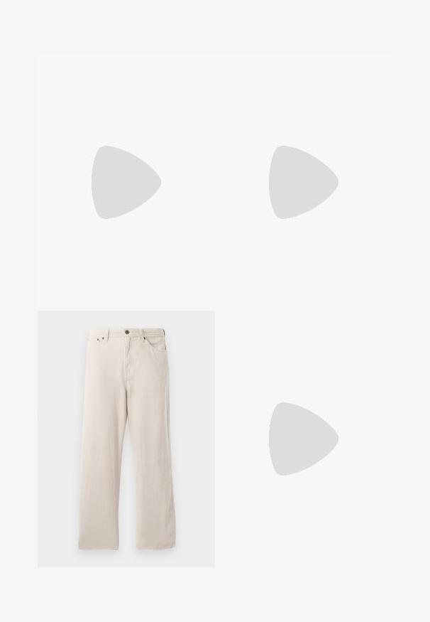 T-shirt às riscas com faixas horizontais em azul marinho escuro, azul claro e branco. Inclui um pequeno bolso no peito e é feita de algodão macio.; Calças de veludo cotelê bege com um corte reto, apresentando uma textura ribada, design de cinco bolsos e fecho de botão.; Sapatilha atlética preta com riscas brancas, tecido texturizado, biqueira de couro liso e sola de borracha clara. Apresenta logótipo na língua.; Óculos de sol pretos com forma retangular, lentes escuras, detalhes em prata nas hastes e um acabamento mate na armação.