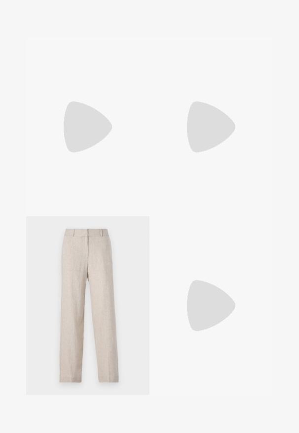 Strickoberteil mit kurzen Ärmeln in Weiß, das ein strukturiertes Muster mit rundem Ausschnitt und gerippten Bündchen für Formgebung aufweist.; Beige Leinenhose mit gerader Beinform, hohem Bund und dezenter Textur. Keine sichtbaren Taschen oder Verzierungen.; Schwarze Leder-Pumps mit spitzer Zehe, einem Knöchelriemen und einem blockigen Absatz. Flache Textur, elegantes Design und minimalistische Ästhetik.; Schwarze Laptoptasche aus Leder mit glatter Textur, rechteckiger Form und zwei langen Griffen. Keine sichtbaren Beschläge oder Verzierungen.