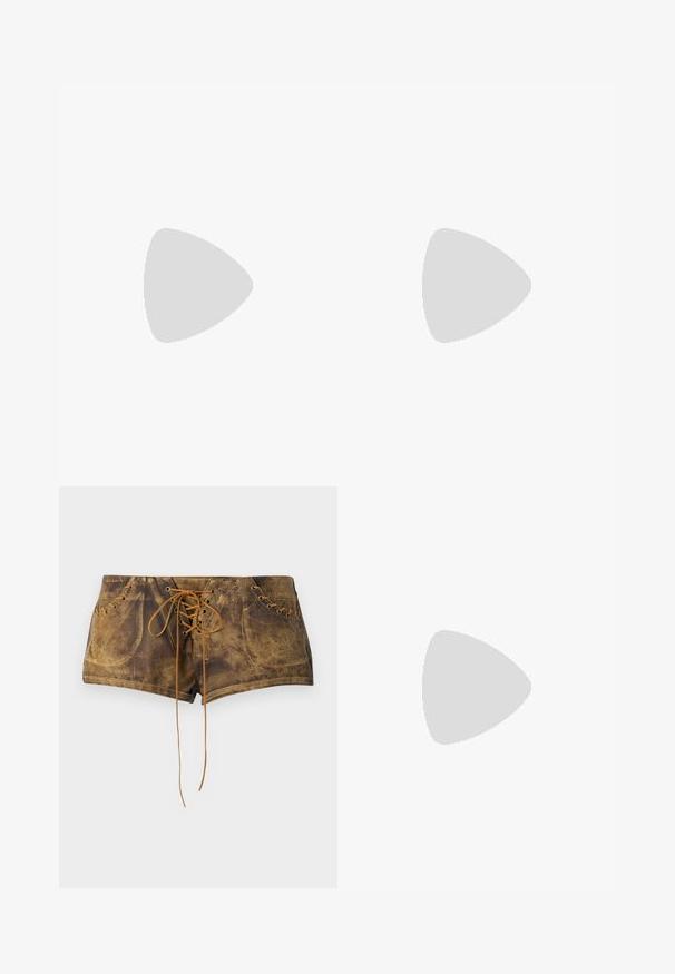 Even&Odd Print T-shirt - black; Jaded London VACA WHIP STITCH MINI - Shorts - brown; Even&Odd Cowboy/Biker boots - dark grey; VOGUE Eyewear Sunglasses - gold-coloured; Gina Tricot SOFT BAG - Handbag - brown