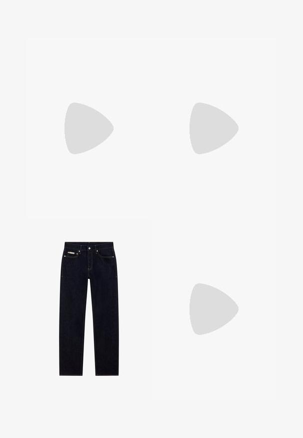 sandro PABLO TEE - Basic póló - noir; Sötét farmernadrág, egyenes szabással, öt zsebbel, kontrasztos narancssárga varrással és egy kis márkacímkével a derékpánton.; Fehér papucs texturált talpbetéttel, vékony pántokkal és sokszínű díszcsíkkal a talpon. A pánton logó található.; Fekete napszemüveg kerek pilóta formával. Sötét gradiens lencsék, vékony ezüst hardware díszítések és fekete textúrált szárak.