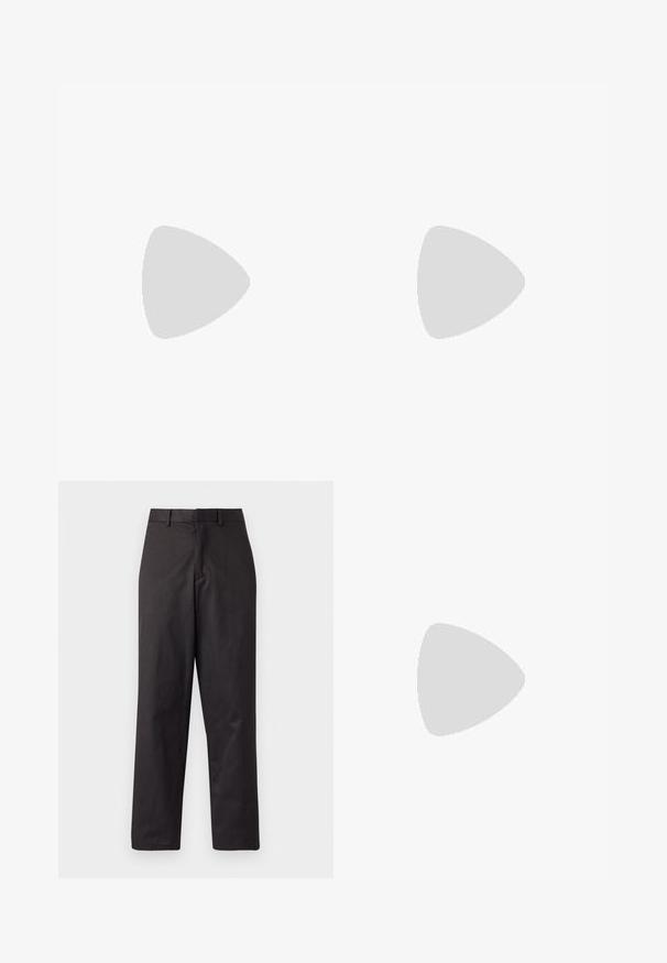 J.LINDEBERG TYLER QUARTER ZIP - Polo - moonbeam; Pantalons noirs en tissu mélangé de coton, présentant une coupe droite, des poches avant et une taille standard avec passants de ceinture.; Sandales noires avec deux sangles ajustables, en matériau synthétique. Dotées d'une semelle intérieure texturée et d'une semelle en caoutchouc dur durable avec grip.; Lunettes de soleil avec une monture en métal argenté, de forme aviateur, et des verres teintés foncés. Stylées avec une veste bomber marron à cordures.