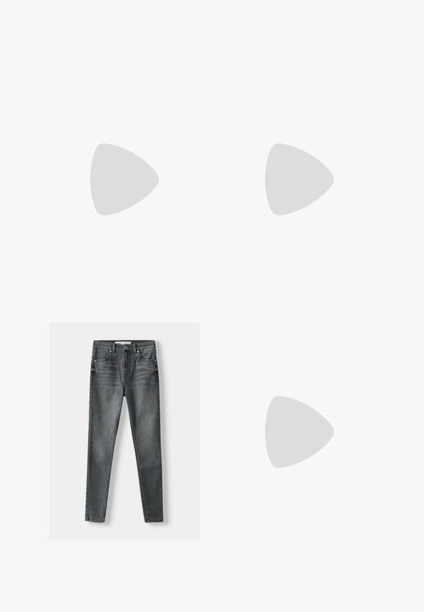 Top off-the-shoulder in grigio chiaro, con dettaglio arricciato sul davanti, maniche lunghe e realizzato in un tessuto liscio e elastico.; Jeans in denim grigio con una vestibilità slim, design a cinque tasche e chiusura con bottone. Presentano una leggera scoloritura e una texture liscia.; Scarpa con tacco alto in pelle verniciata bianca, con punta affilata e superficie liscia, caratterizzata da un tacco sottile e un'apertura bassa.; Occhiali da sole neri rettangolari con lenti scure, caratterizzati da un design geometrico dorato sui lati. Montatura in plastica liscia e finitura lucida.; Orologio in acciaio inossidabile dorato con cinturino a rete. Cassa rotonda con un quadrante dorato spazzolato, indici delle ore e dettagli in cristallo.