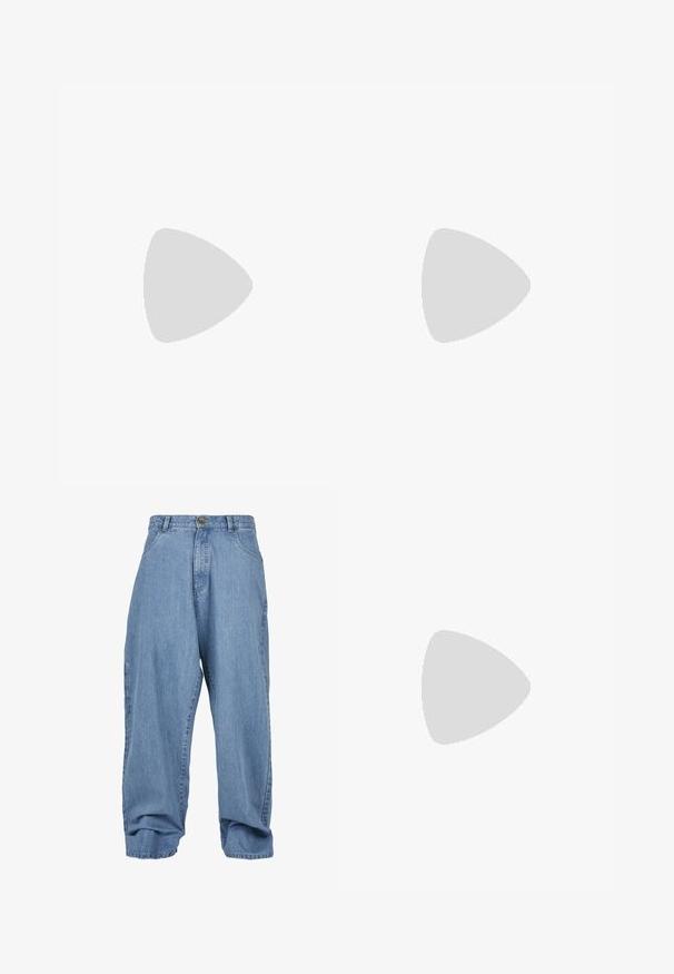 Īsām piedurknēm zaļš kokvilnas T-krekls ar apaļu kakla izgriezumu un mazu baltu logotipu uz krūtīm. Standarta piegriezums ar gludu tekstūru.; Gai zili džinsi ar brīvu piegriezumu, pogu aizdari, priekšējām kabatām un sagūstītu apakšmalu, ar klasisko piecu kabatu dizainu.; Brūni ādas potītes zābaki ar metāla acīm, balto kažokādu oderi, melnu mīkstinātu apkakli, izturīgu zoli un iegravētu logo sānos.; Melnas, kvadrātveida saulesbrilles ar pelēkiem stikliem. Biezas plastmasas kājas ar zelta akcentiem un zīmola nosaukumu uz kājas. Gluda tekstūra.