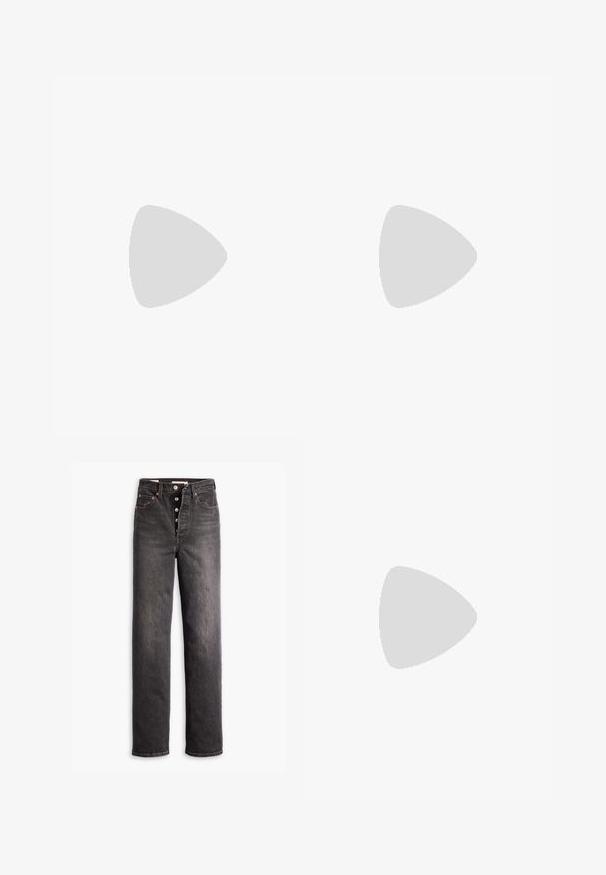 Rjav enosledičasti top, izdelan iz gladkega materiala, z okrasjem v obliki srčka iz rhinestones na prsih. Preprost kroj in čiste linije.; Črne skinny jeans visoke pasove z ravnim krojem, izdelane iz denima. Imajo gumb zapenjanje, bakrene dodatke in kontrastne šive.; Črno-bel Nike Dunk Low čevelj z usnjenim zgornjim delom, perforiranim prstnim delom in črnimi vezalkami, z belim podplatom in logotipnimi detajli.; Črna usnjena hobo torba s spuščenim dizajnom, širokim naramnicam in gladko teksturo. Ima enojno zadrgo na strani.
