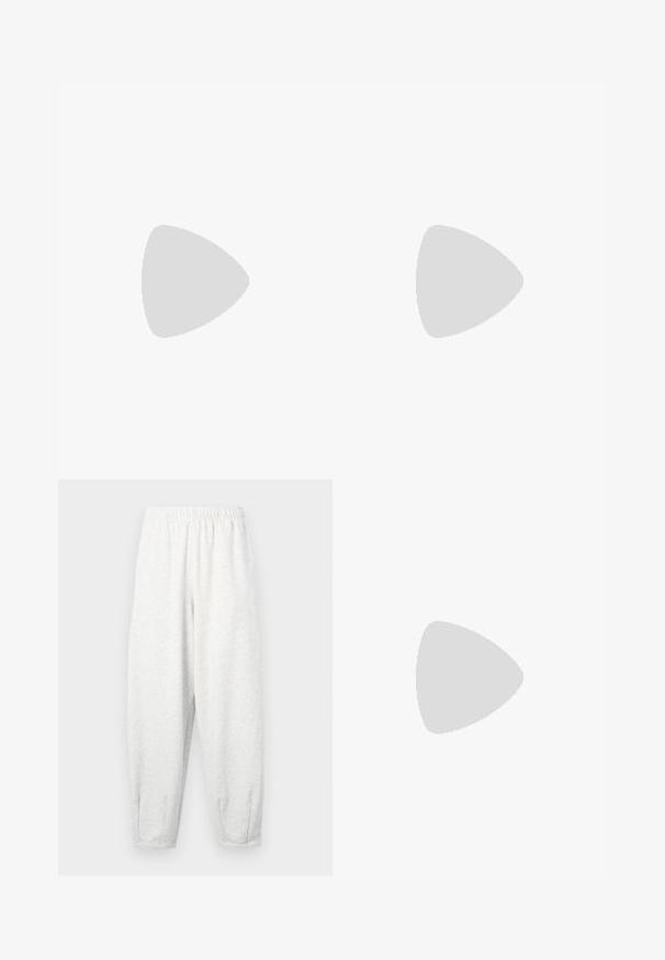 T-shirt de algodão roxa com decote redondo, mangas curtas e um pequeno logótipo preto da Nike no peito. Textura suave, corte descontraído.; Calças de treino cinza claro feitas de tecido macio, com um cós elástico, pernas ajustadas e punhos nos tornozelos. Design simples sem padrões.; Sapatilha Nike Air Max 90 branca com parte superior em malha e couro, caixa de dedos perfurada e uma unidade de ar visível no calcanhar.; Óculos de sol pretos com acabamento mate, lentes retangulares, leve curvatura nas hastes, detalhe sutil do logo e lentes de cor fumada.