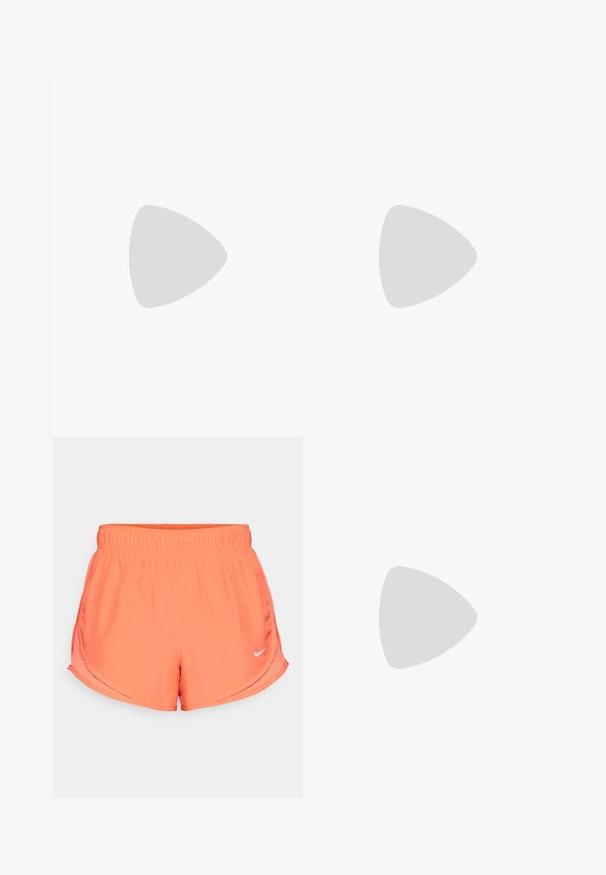 Oranžno brezrokavno atletsko majico iz gladkega materiala, ki ima majhen bel Nike logotip na levem prsnem delu in okroglo izrezano ovratnik.; Koralne Nike kratke hlače imajo elastičen pas, bočne razpoke za mobilnost in majhen srebrn logo na spodnjem desnem delu. Gladek, lahek material.; Lahka tekaška čevlja v svetlem koralnem odtenku z mrežnim zgornjim delom in srebrnim logotipom. Odtisnjen bel podplat iz pene in črnen gumijasti podplat.; Bela pravokotna Oakley sončna očala s temnimi lečami, ki ležijo na beli površini, logotip je viden na strani.