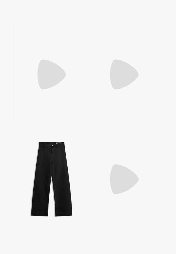 T-shirt corto marrone a maniche corte realizzato in tessuto morbido. Caratterizzato da un collo rotondo e una vestibilità rilassata con taglio dritto all'orlo.; Pantaloni in denim neri a gamba larga con vita alta, dotati di tasche anteriori e posteriori, cuciture a punto, e chiusura con bottone. Texture liscia.; Scarpa con tacco alto tipo slingback in pelle verniciata marrone scuro lucido, punta affusolata, lati aperti e cinturino alla caviglia regolabile.; Borsa hobo nera in pelle con una superficie liscia, forma curvata e una singola tracolla regolabile; presenta un'ampia apertura nella parte superiore.