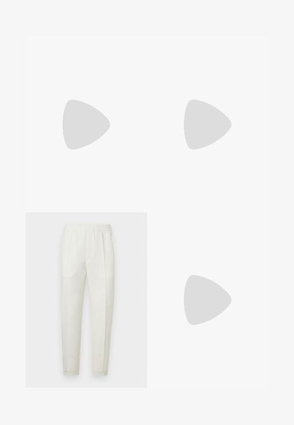 Beige bomull t-skjorte med rund hals og korte ermer. Glatt tekstur uten mønstre eller grafikk. Enkel, klassisk design.; Hvite smale bukser med elastisk midjebånd, med to sidelommer og en glatt, litt skinnende tekstur.; Lavtoppet hvit sneaker med snøring foran, glatt såle og liten metallisk logo på siden, vist mot en enkel bakgrunn.; Svart lær clutch med teksturert overflate, frontlomme med glidelås og avtakbar håndleddsreim. Har en logo-patch på fronten. rektangulær form.