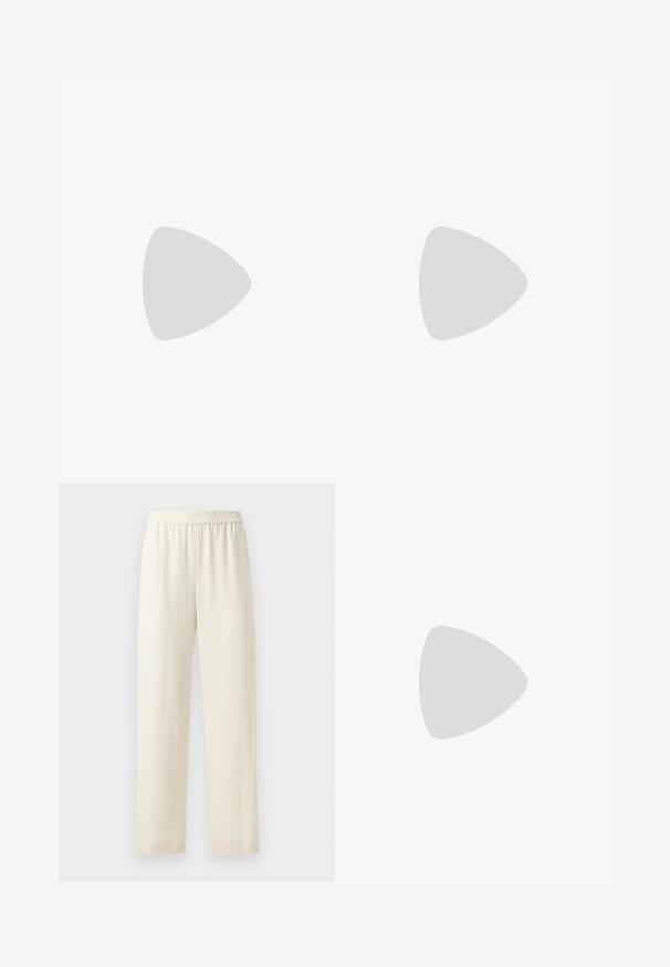 Mouwloze beige top gemaakt van lichte gebreide stof, met een ronde halslijn en een aansluitende silhouet. Licht gestructureerd oppervlak.; Crèmekleurige, rechte broek met een elastische tailleband, een gladde structuur en geen zichtbare patronen of hardware.; Beige hoge hak sandaal met een gevlochten textuur, voorzien van een decoratieve bloem en enkelbandje. Vierkante hak zorgt voor stabiliteit.; Donkerbruine leren schoudertas met twee stevige handvatten, een samengeknepen bovenkant en een goudkleurige knoopsluiting. Gestructureerd oppervlak met minimale accenten.