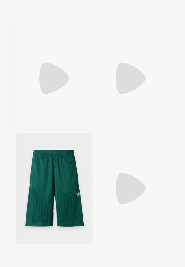 adidas Originals ADICOLOR MOCK EYELET - Top - collegiate green; adidas Originals SHORT - Pantaloni scurți - collegiate green; adidas Originals SAMBA OG UNISEX - Sneakers low - footwear white; Billabong GOON UNISEX - Ochelari de soare - black