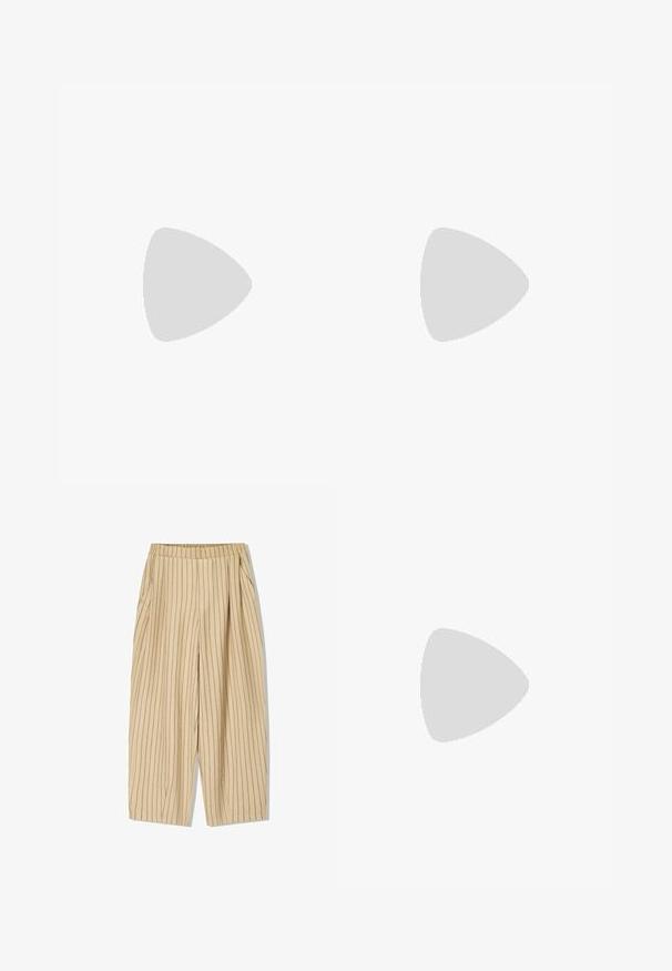 Fialová textilní čelenka s žlutým nápisem "BRASIL" a číslem "07". Měkká textura s našitým okrajem.; Beige pruhované kalhoty s elastickým pasem, dvěma bočními kapsami, volným střihem a vertikálními černými pruhy pro detail.; Ploché sandály s tkaným béžovým svrškem, hladkou světlou podrážkou a páskem kolem kotníku pro podporu. Jednoduchý a otevřený design.; Next REGULAR FIT - Taška s příčným popruhem - green