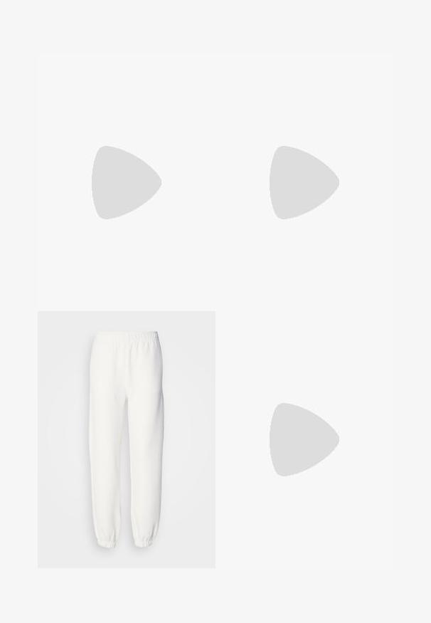 Svetlo siva bombažna majica s krojem okrog vratu in kratkimi rokavi. Ima majhen črn Nike logotip na prsih. Preprost dizajn, enotna barva.; Bele trenerke iz mehke pletene tkanine. Elastičen pas in manšete zagotavljajo sproščen fit. Minimalističen dizajn, brez vidnih vzorcev ali poudarkov.; Bela usnjena športna-obutev z rumenimi detajli, okrogli nos, in teksturiran gumijast podplat, v kombinaciji s temno modrimi razširjenimi jeans hlačami.; Sončna očala z zlatim kovinskim okvirjem in pravokotnimi oranžnimi lečami. Opozarjajoče tanke ročke in subtilni teksturirani dodatki v bližini šark.