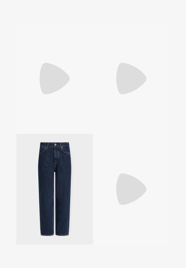 Zestaw pięciu t-shirtów z krótkim rękawem w różnych kolorach: biały, jasnoszary, beżowy, brązowy i ciemnobrązowy. Każdy ma dekolt w kształcie łódki.; Ciemnoniebieskie dżinsy z prostą nogawką, wysokim stanem, srebrnymi elementami metalowymi, przednimi kieszeniami i delikatnymi detalami przeszyć. Klasyczny fason z pięcioma kieszeniami.; Czarne skórzane loafery na grubej podeszwie z szerokim obcasem i paskiem na górze, zaprezentowane z boku na białym tle.; Złote kolczyki z mieszanką geometrycznych kształtów: kwadrat, okrąg i połączone owalne wzory z polerowanym wykończeniem.