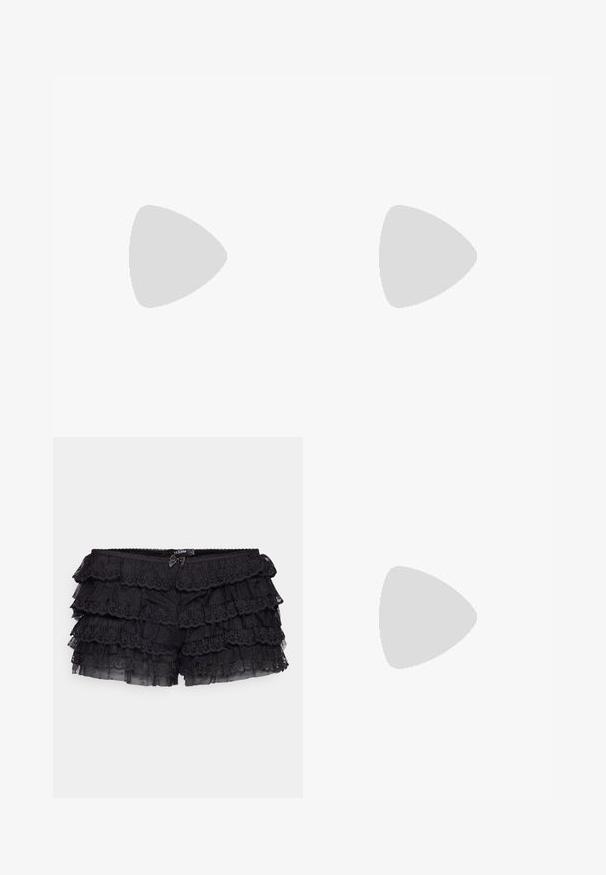 Stradivarius 2-PACK OF HALTER - Top - white; Jaded London BLOOMER SHORTS - Shorts - black; Timberland NOREEN 3 EYE - Sejlersko - brown smooth; RE:DESIGNED Shopping bags - brown white