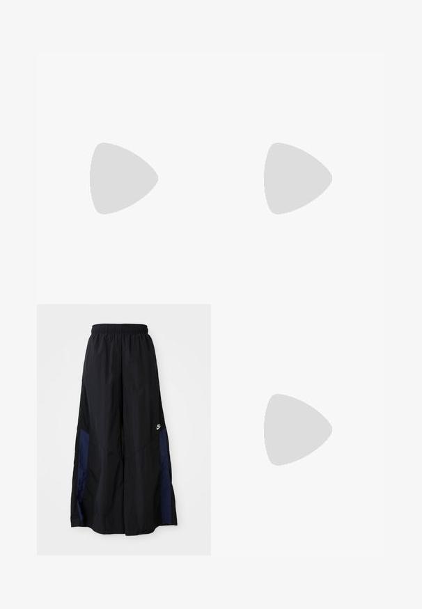 Dugih rukava, rebrasti rolak u svijetloj bež boji s uskim krojem. Sadrži mali zlatni Nike logo na prsima. Glatka tekstura.; Crne hlače širokih nogavica izrađene od lagane tkanine, sa tamnoplavim bočnim panelom i elastičnom stražnjom trakom. Mali bijeli logo je na dnu.; Crne Nike tenisice imaju teksturiranu gornji dio, sjajne naglaske i okrugle vezice. Uparene su s bijelim rebrastim čarapama na svijetloplavoj površini.; Crne mačkaste sunčane naočale s mat završnom obradom, sivo obojeni leće, oštri kutovi i elegantne bočne ručke. Ime brenda vidljivo na unutrašnjoj strani ručke.