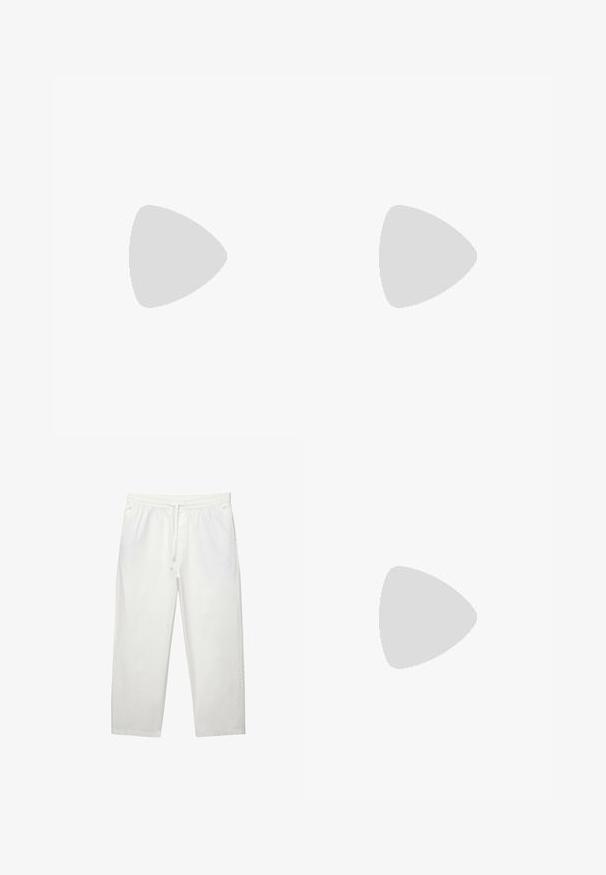Biała koszulka Nike z niebieskim kołnierzem i akcentami. Zawiera emblematu koguta oraz różowy logo. Krótkie rękawy, sportowa tekstura i dopasowany krój.; Białe, lekkie spodnie z mieszanki bawełny z elastycznym paskiem w talii, sprzączką na sznurku oraz bocznymi kieszeniami. Prosty krój nogawek i delikatna faktura.; Białe i kremowe sneakersy z czerwonym akcentem, wykonane z siateczki i zamszu, z teksturowanymi detalami i paskiem z przodu.; Czarne okulary przeciwsłoneczne o prostokątnym kształcie, ciemnych soczewkach, srebrnych akcentach na zausznikach oraz matowym wykończeniu oprawki.