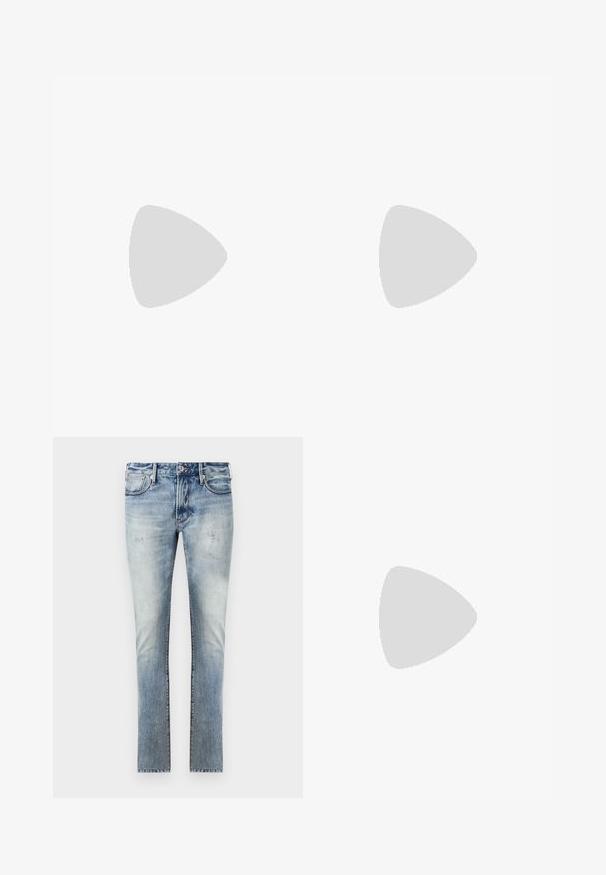 Michael Kors GREENWICH - Poloskjorter - ivy heather; Lys blå denim jeans med en falmet finish, slim fit-design, fem lommer og kontrasterende sømmer.; Hvite lærersneakers med en jevn overflate, rund tå, flate lisser og en teksturert såle. Har en subtil logo på hælen.; Sorte, runde solbriller med mørke linser og slanke metalarmer. Inkluderer klare temple tips og sølvfargede detaljer ved hengslet. Minimalistisk design.