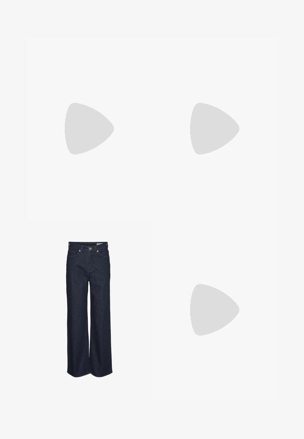 Top cropped a maniche lunghe bordeaux con texture a coste, scollo a girocollo e discreto logo del brand sul petto. Tessuto morbido e design aderente.; Jeans a gamba larga in denim blu scuro, con vita alta, cinque tasche e applicazioni in metallo. Texture liscia con un design classico.; Sandalo slingback in pelle beige con cinturini incrociati, tacco basso e dettagli neri. Texture liscia e design minimalista.; Borsa a spalla in pelle nera con una texture liscia, forma curva, tracolla regolabile e chiusura con zip. Design minimalista senza ornamenti.