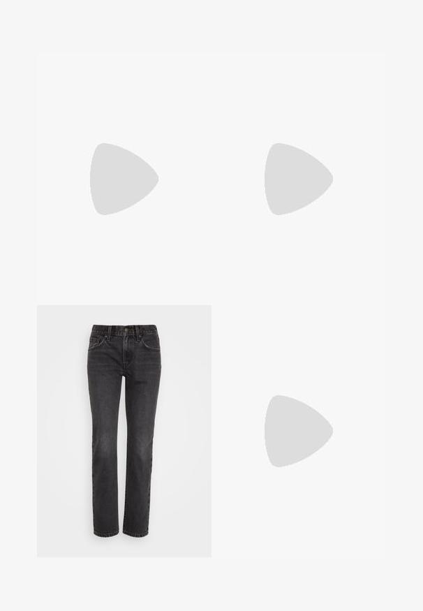 Levi's® SHORT STACK - T-shirts print - bright white; Sorte denim jeans med lige ben, der har et klassisk fem-lomme design, lynlås foran og kontrastsygning langs sømmene.; Sorte høje canvas sneakers med hvide gummisåler og snørebånd, prydet med et cirkulært logo på siden og parret med denim og sorte bukser.; Sølv hoop øreringe med en glat, poleret overflade. Rund form og sikker klik-lukning. Letvægtsdesign, der er velegnet til hverdagsbrug.
