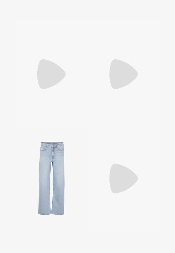 Vaaleansininen pyöreäkauluksinen collegepaita, joka on valmistettu pehmeästä kankaasta. Siinä on valkoisella brodeerattu "Tommy Hilfiger" -logo, sekä ribbikuvioidut hihansuut ja helma.; Vaaleansiniset leveät farkut, jotka on valmistettu denimistä. Ominaisuuksiin kuuluvat vyölenkit, viisipaikkainen muotoilu ja ommellut koristetikkaukset saumoissa.; Denim tasapohjaiset kengät neliönmuotoisella varvastyylillä, mustilla kiiltävillä nahkaosilla, kultaisilla varrella varustetuilla soljilla ja säädettävillä nilkkaremmillä. Yhtenäinen sininen väri.; Valkoinen kudottu käsilaukku pyöreällä kahvalla, jossa on vetoketjukiinnitys ja pehmustettu pinta. Sileä viimeistely ja geometrinen kuvio pinnalla.
