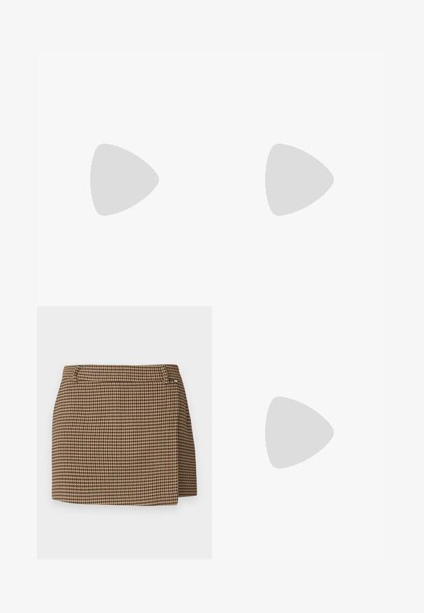 Rjav pulover z ovratnikom, rebrastimi manšetami in robom. Ima gumb zapiranje spredaj in mehak tekstil.; Mini krilo v rjavem in beigem houndstooth vzorcu s rahlim zavihkom in zanke za pas na belem ozadju.; Temno burgundske čevlje do kolen s krokodilskim vzorcem in blokastim podplatom na beli podlagi, prikazane s strani.; Rjav lakiran usnjeni ročni torbica pravokotne oblike, z dvema dolgima ročajema in subtilnimi ukrivljenimi poudarki spredaj.; Zlato obarvani kovinski uhani z gladko, zaobljeno trikotno obliko in zasnovo s pritrditvijo na zadnji strani; odbojna površina z minimalnim detajliranjem.