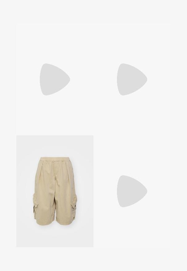 Strapless lys gul topp med en svingete design, laget av et glatt, mykt stoff; har vertikale sømmer for struktur og passform.; BDG Urban Outfitters DETROIT - Cargobukse - sand; Svart flip-flop med teksturert gummisåle, to slanke stropper og en subtil, preget logo på stroppen.; Burgunderfarget håndveske laget av glinsende materiale, rektangulær form, med to skulderstropper og subtile buede detaljer på forsiden.